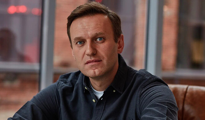 Навальный заявил, что возвращается в Россию