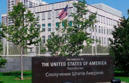 Посольство США у Києві хоче евакуювати частину співробітників та їхніх сімей —  CNN