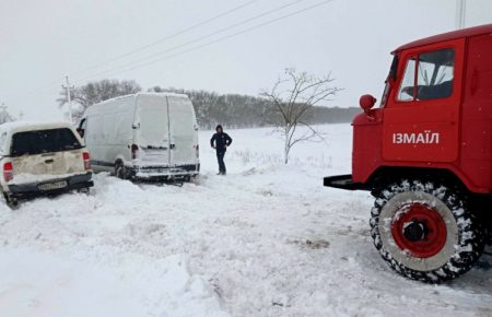 В Одесской области из-за непогоды остановили движение автомобилей (видео)