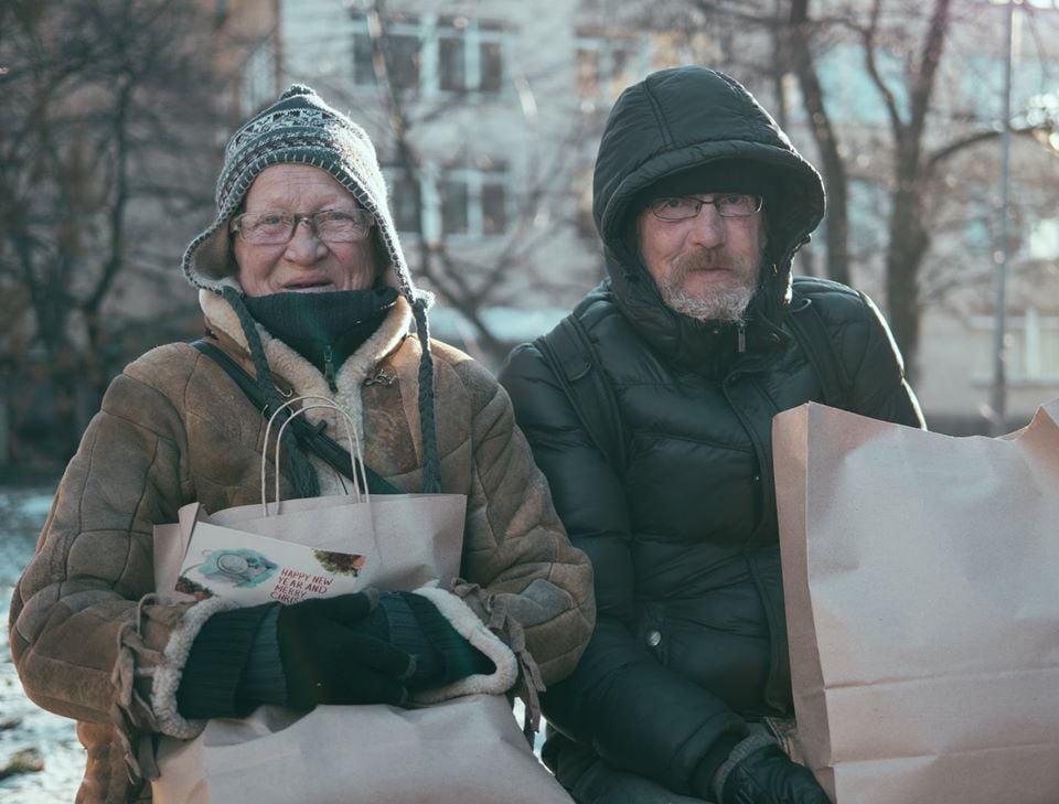 Як у сильні морози виживають бездомні люди в Києві та чим їм можна допомогти?