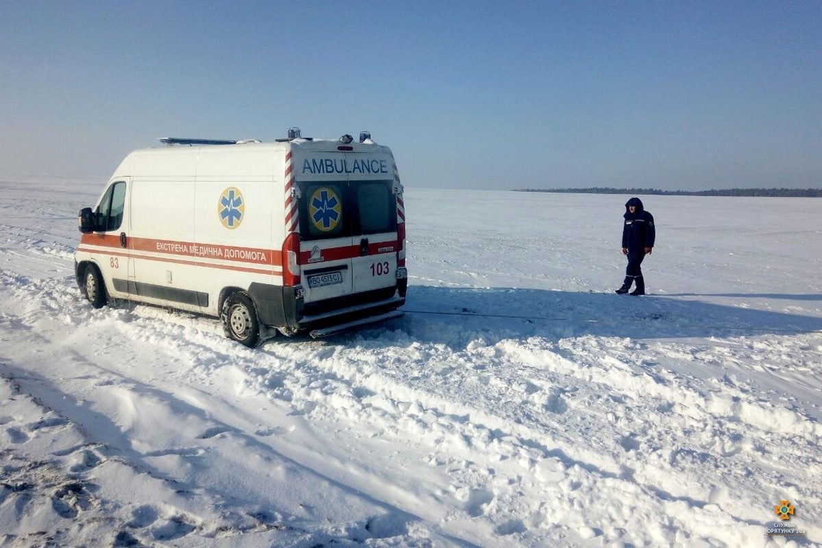 На Одещині померла новонароджена дитина — швидка не доїхала, бо застрягла у снігових заметах