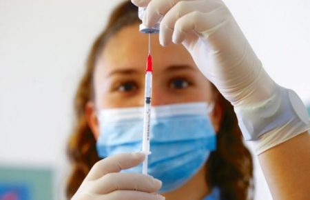 В Украине за 2 дня вакцинировали более 1300 человек