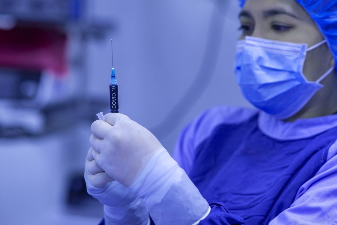 В Україні діагностували майже 15 тисяч нових випадків COVID-19, вакцинували понад 13 тисяч