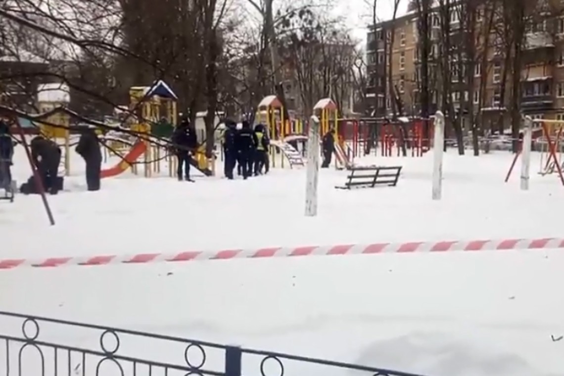 У Києві на дитячому майданчику пролунав вибух — Нацполіція
