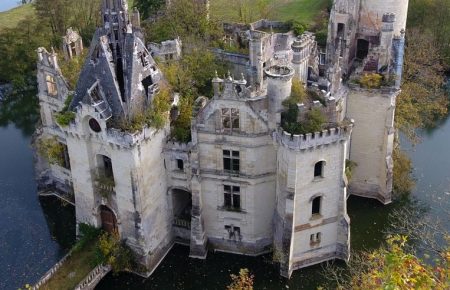 Хочу бути причетним до таємниці старовинної будівлі — Олексій Толкачов про те, чому став співвласником замку у Франції