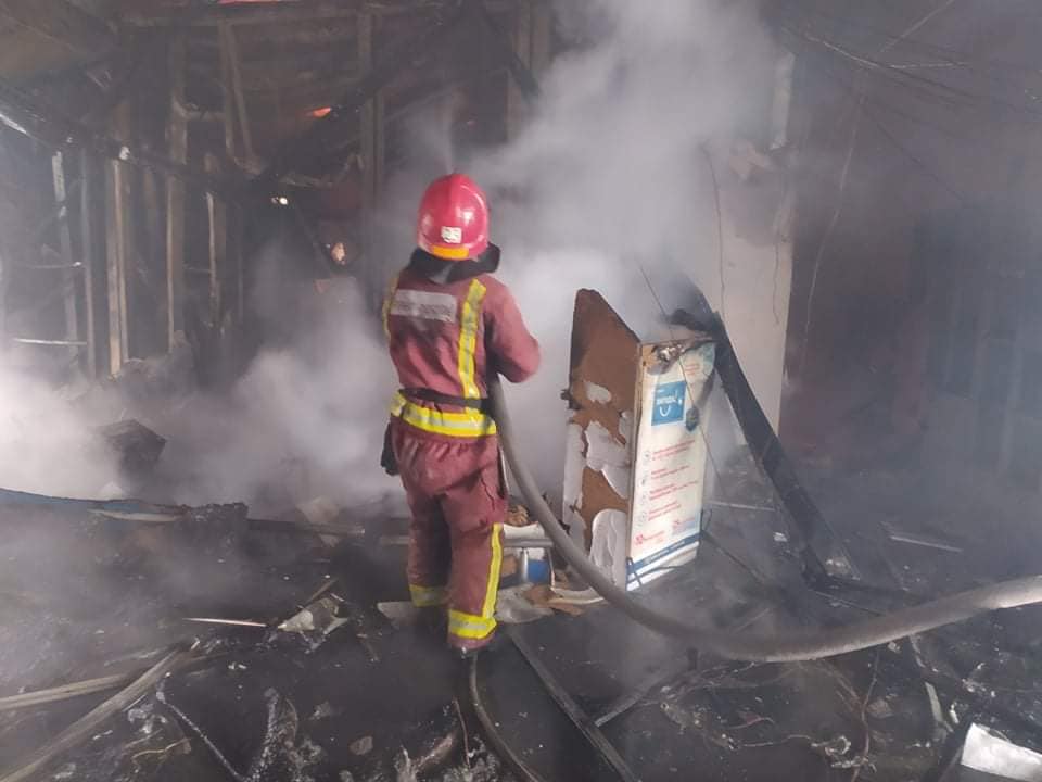 На Миколаївщині пожежу в «Епіцентрі» загасили