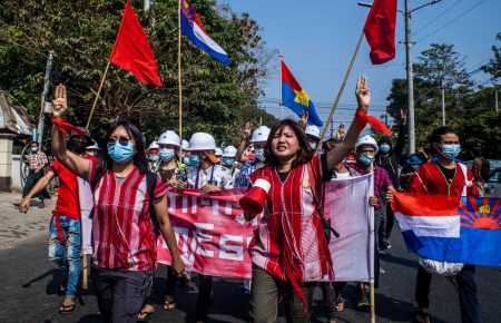 У столиці М'янми тисячі людей вийшли на протест, щонайменше 6 людей затримали