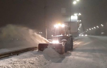В Україні через негоду знеструмлено понад 270 населених пунктів, снігопади триватимуть (ФОТО)