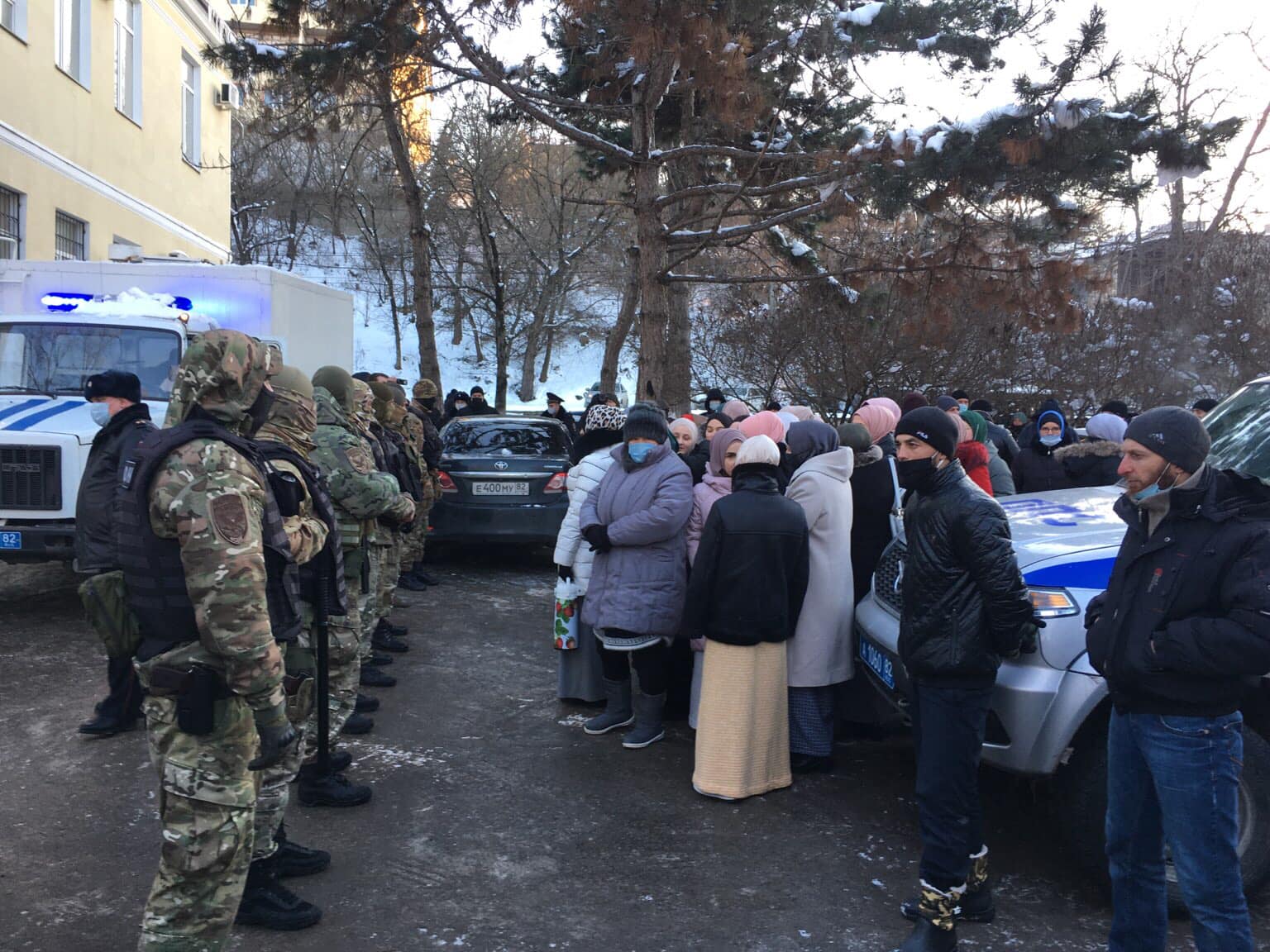 Ранкові обшуки у кримських татар: суд арештував трьох затриманих активістів