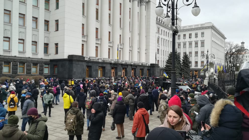 Под Офисом президента начали бессрочную акцию в поддержку Стерненко (фото)