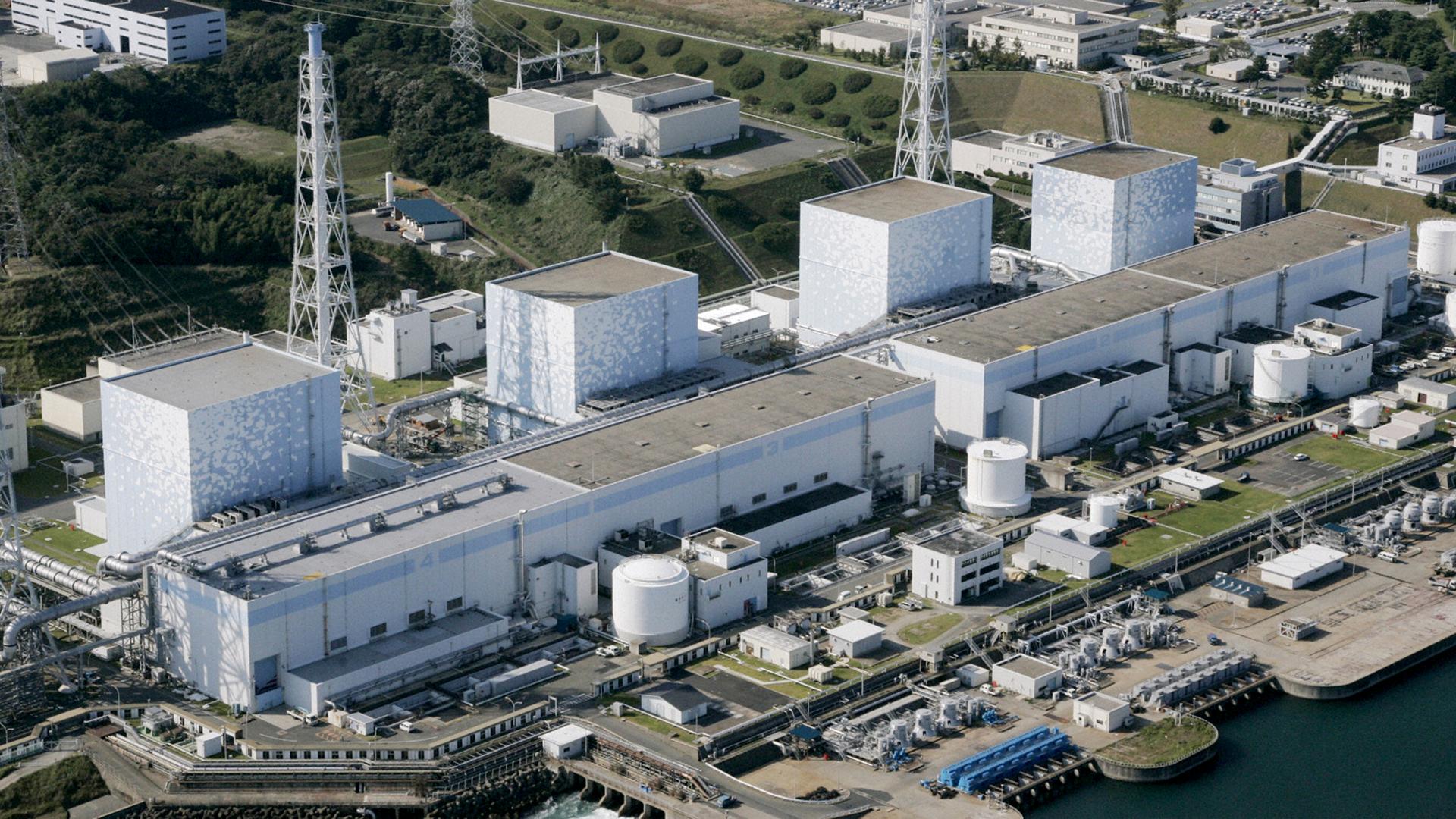 В корпусах двух реакторов «Фукусимы» после землетрясения упал уровень воды