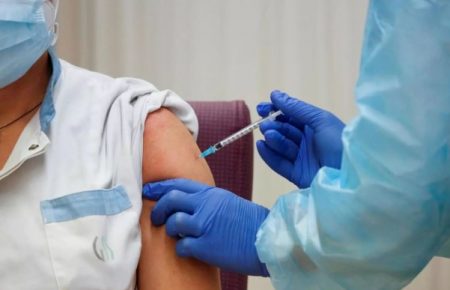 МОЗ: За минулу добу в Україні від COVID-19 вакцинували 90 людей