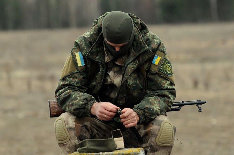 На Донбасі від пострілу снайпера бойовиків загинув військовий