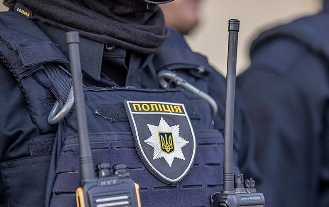 В Киеве на детской площадке произошел взрыв, погиб человек — полиция