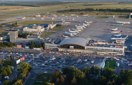 СМИ: В Борисполе посадили самолет с возможным топ-фигурантом дела ПриватБанка