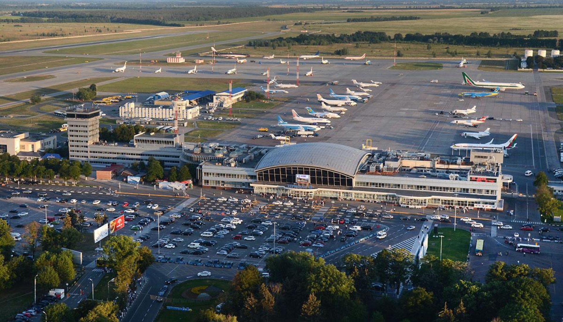 СМИ: В Борисполе посадили самолет с возможным топ-фигурантом дела ПриватБанка