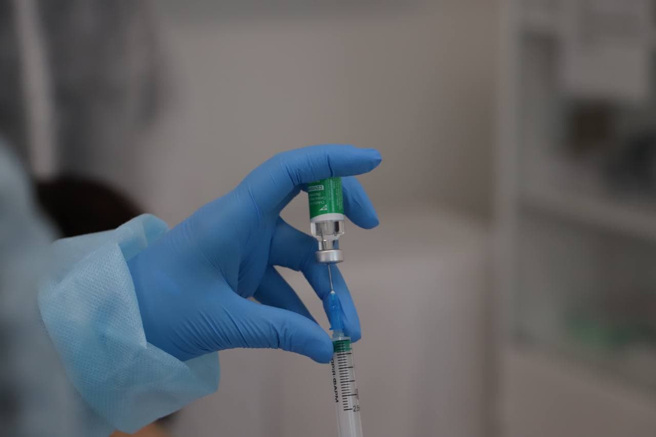 Вакцинация от COVID-19 в Киеве: за первые полтора часа вакцинировали 30 медиков (фото)
