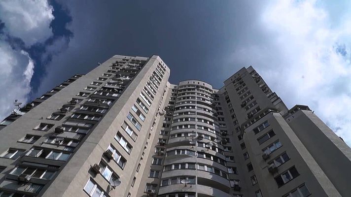 В Киеве с 17 этажа выпал ребенок — полиция В Киеве с 17 этажа выпал ребенок — полиция