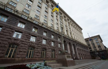 Киевсовет выделил 140 млн грн на вакцинацию киевлян от COVID-19 — вакцину купят напрямую у производителя