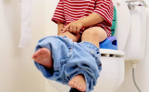 Як лікувати кишкову інфекцію у малюка вдома і коли варто обов’язково звернутися до лікаря?