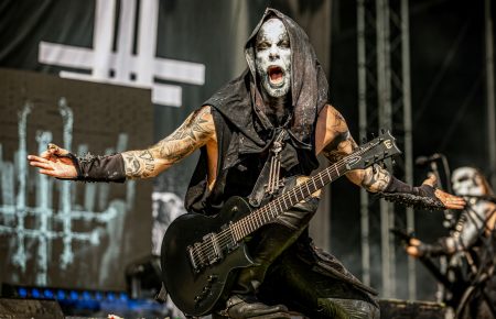 Звинувачення у богохульстві: лідер блек-метал гурту Behemoth запустив кампанію зі збору коштів для підтримки польських артистів