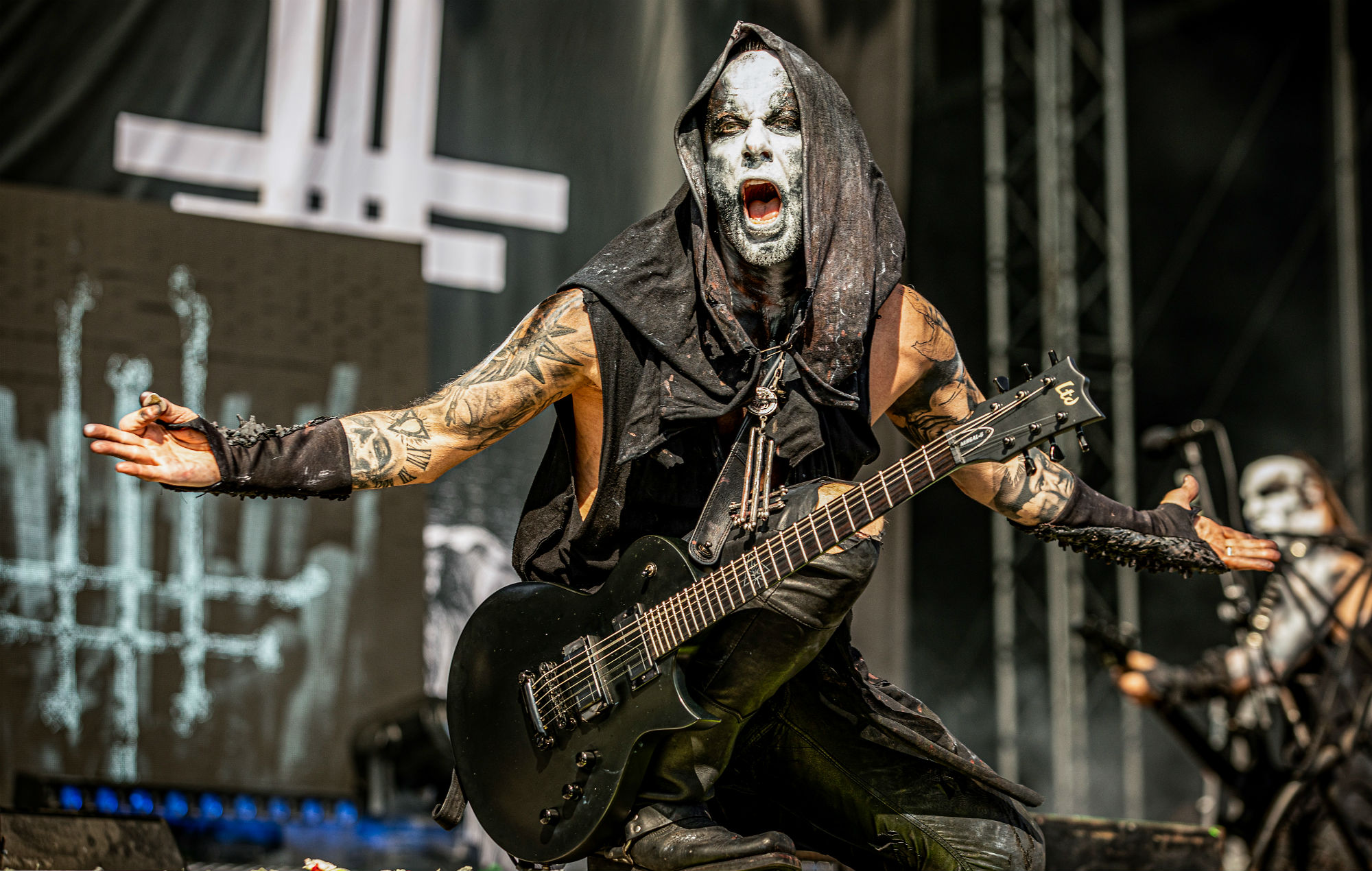 Звинувачення у богохульстві: лідер блек-метал гурту Behemoth запустив кампанію зі збору коштів для підтримки польських артистів