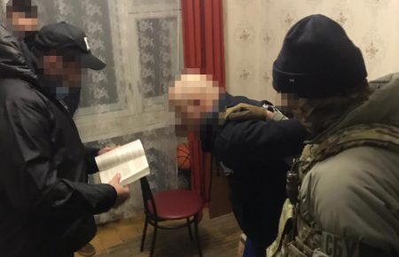 У Києві ДБР викрило підполковника податкової, який передавав бойовикам секретні дані
