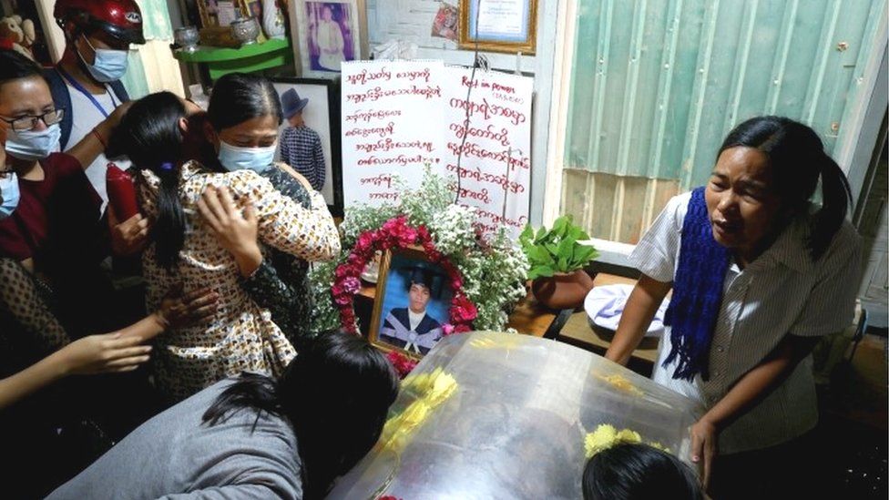 У М'янмі вбили 459 людей за час протестів після перевороту — правозахисники