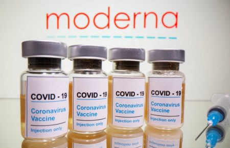 В Україну з США прямує 2 млн доз вакцини Moderna
