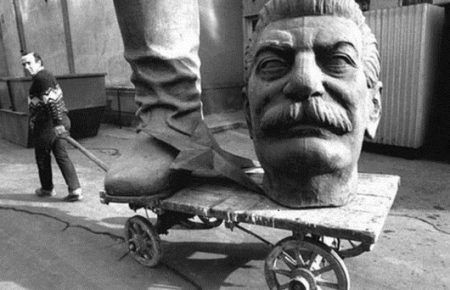 «Перша тріщина в залізобетонній стіні радянщини»: як викривали культ особи Сталіна