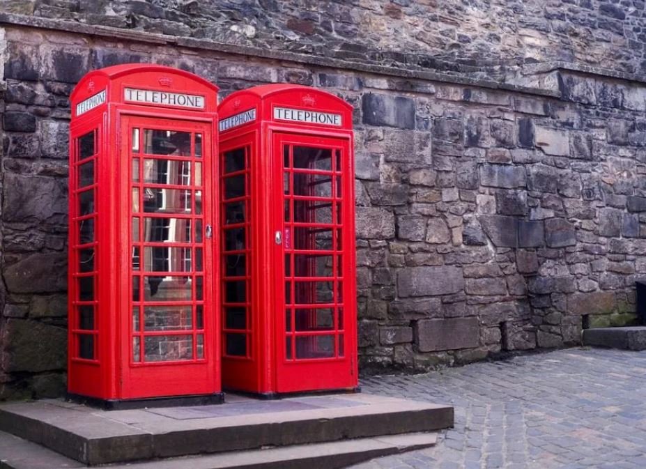 У Британії продають 4 тисячі червоних телефонних будок