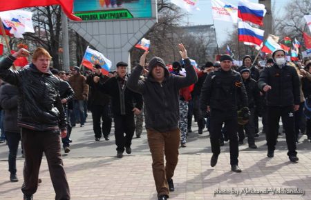 Натовп звезли з області, луганчан було небагато — Васильєв про напад на луганський Євромайдан 9 березня 2014-го