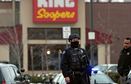 Щонайменше 10 людей загинули через стрілянину в супермаркеті у штаті Колорадо