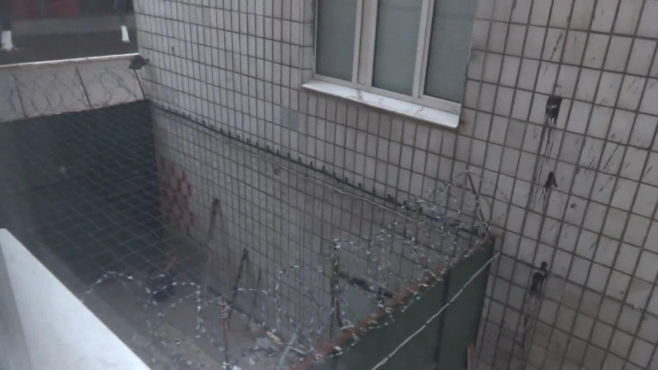 Прокуратура объявила подозрение трем сотрудникам «МГБ ДНР» в истязании людей в тюрьме «Изоляция»