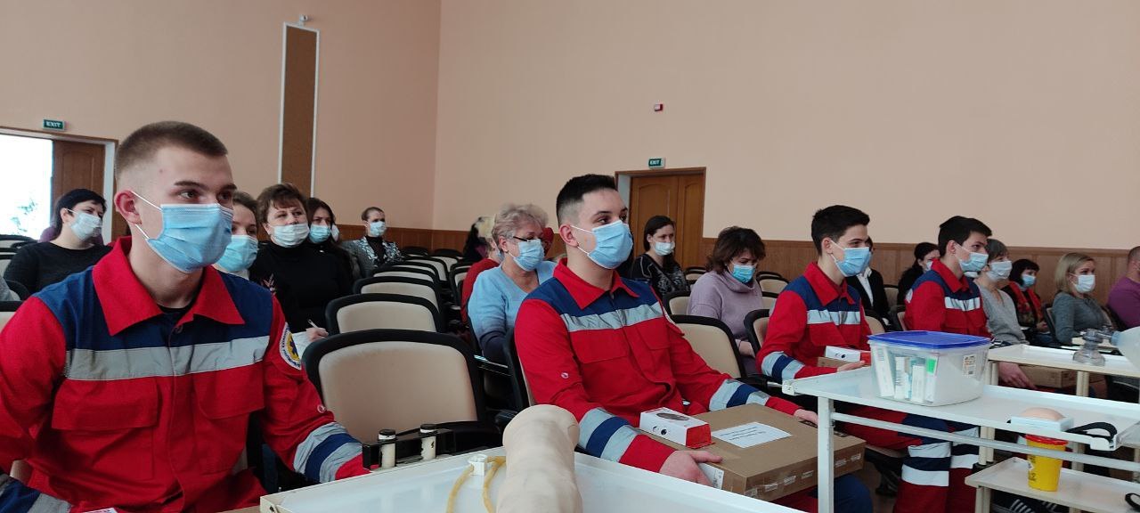 В Черкассах 20 врачей и медсестер научились прививать от COVID-19