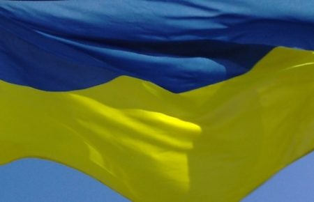 Во время нападения на луганский Евромайдан милиционер спас 42-метровый украинский флаг — Васильев