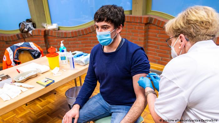 Ще три країни готові визнавати українські сертифікати вакцинації — Шмигаль
