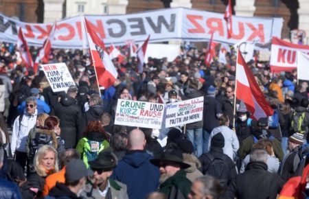 В Австрії та Швейцарії протестували проти карантинних обмежень