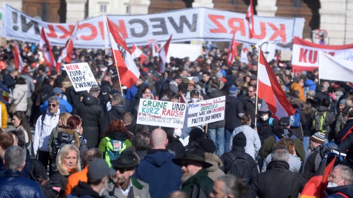 В Австрії та Швейцарії протестували проти карантинних обмежень