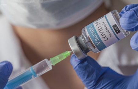 «Медзакупівлі» мають перевірити вакцини CoronaVac, інакше регіони не зможуть їх прийняти — консультант StateWatch