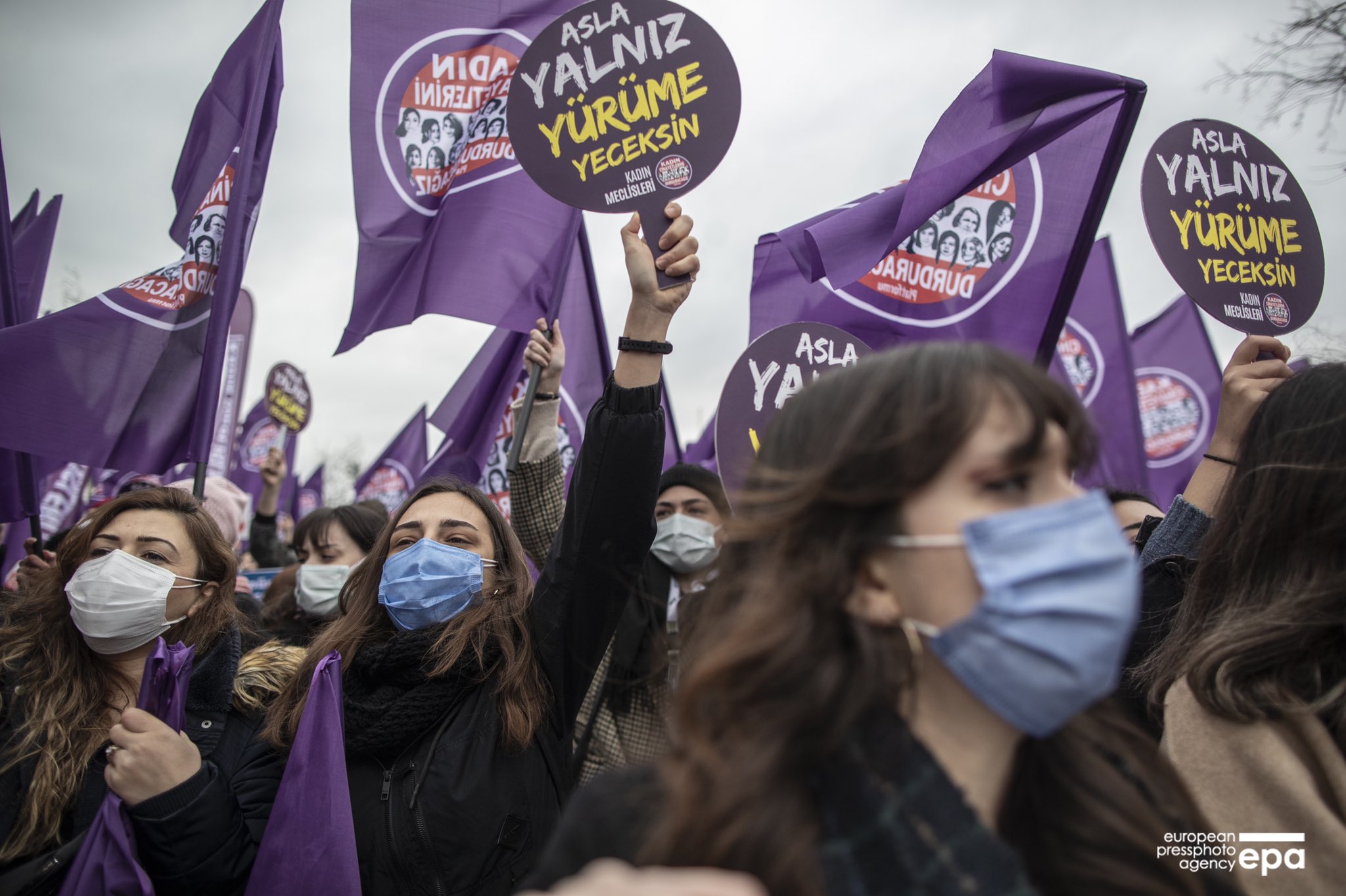 У Туречинні тисячі людей протестували через рішення про вихід зі Стамбульської конвенції