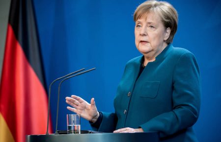 Меркель: «Ми маємо бути певні, що пандемія не змусить нас повернутися до старих гендерних стереотипів»