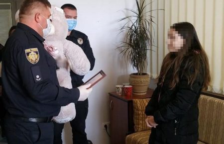 Во Львове 11-летняя девочка помогла догнать и задержать грабителя