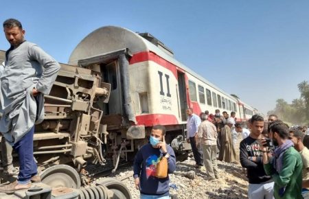 Аварія потягів у Єгипті: українців серед постраждалих немає