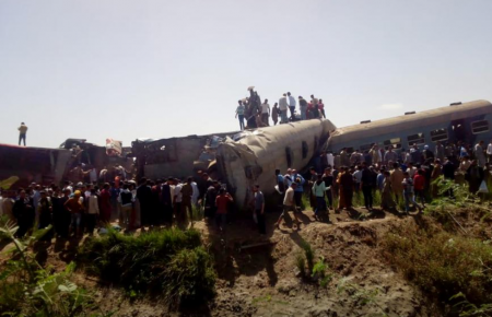 Аварія потягів у Єгипті: МЗС перевіряє наявність українських громадян серед жертв