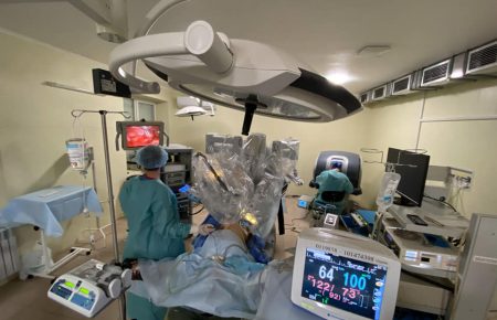 Вперше в Україні робот-хірург Da Vinci прооперував дитину (ВІДЕО)