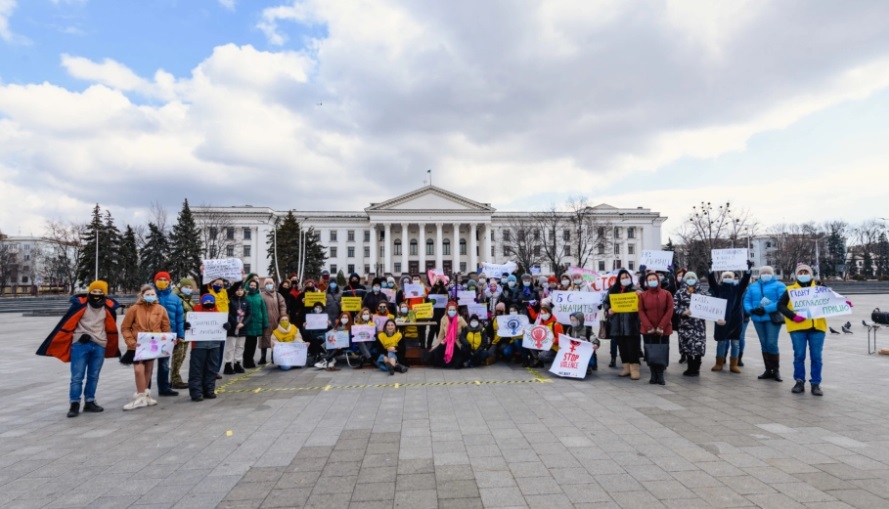 В Краматорске провели шествие против домашнего насилия