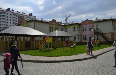 На Івано-Франківщині з 29 березня запрацюють дитячі садки, з 5 квітня — початкова школа