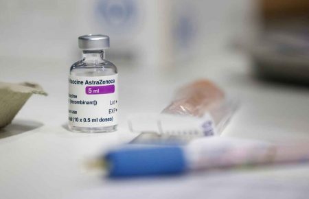 В Дании приостановили прививки вакциной AstraZeneca после информации об образовании тромбов