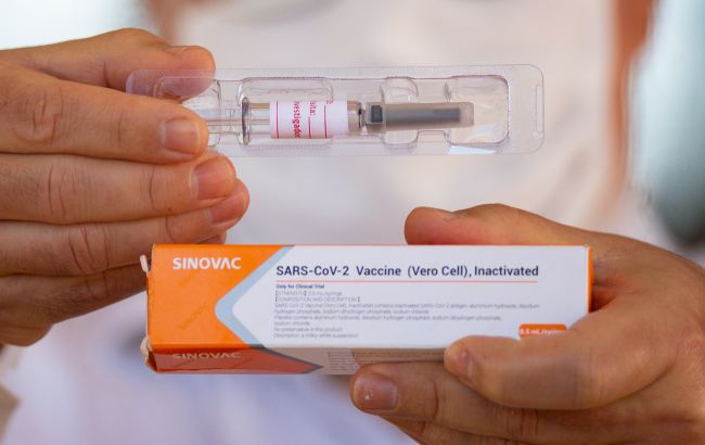 Украина одобрила китайскую вакцину Sinovac от коронавируса